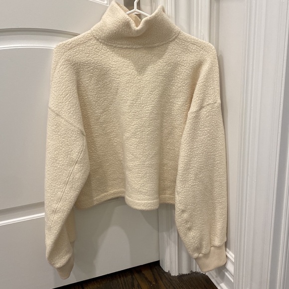 Fuzzy Aritzia (Babaton) cream coloured cropped quarter zip sweatshirt - Picture 2 of 3